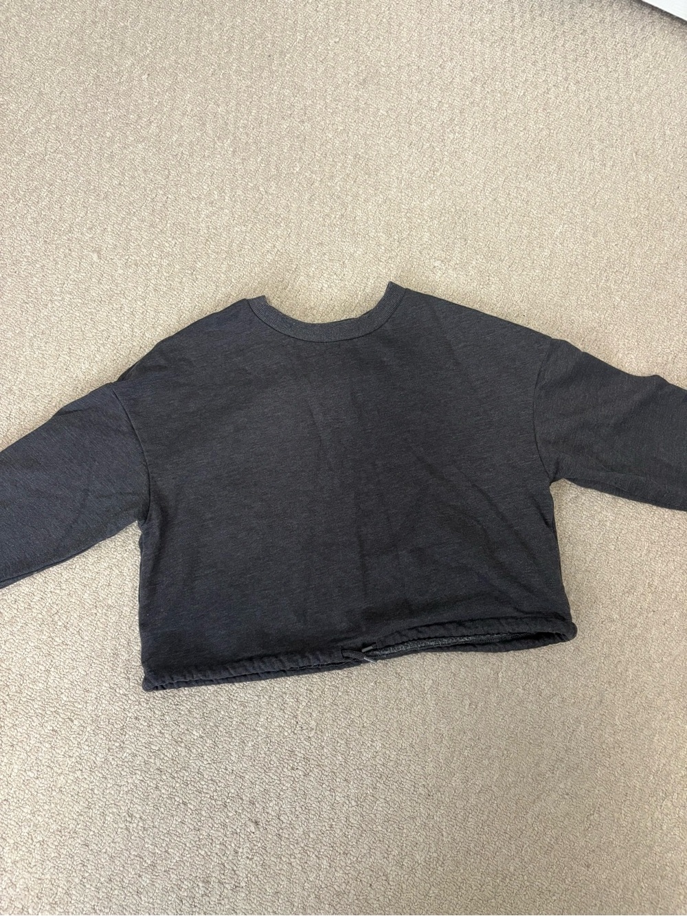 Cropped Black Crewneck Sweatshirt